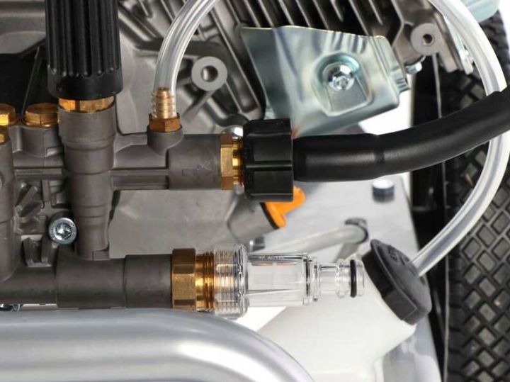 Myjka-Cisnieniowa-AR-1435-200-bar-660-l-h-benzynowy-Loncin-G200F-GRATISY-Maksymalna-temperatura-doprowadzanej-wody-60C.jpg